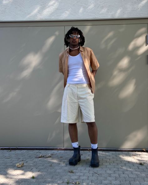 Carpenter Shorts Outfit, Masc Clothes, Outfits Spring Aesthetic, Turtleneck Outfit Men, Messi Drawing, Masculine Clothing, Short Pants Outfit, Aesthetic Men, Outfit Short