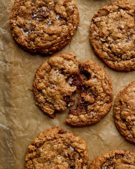 Gluten-Free Brown Butter Oatmeal Chocolate Chunk Cookies — Kula's Kitchen Paleo Oatmeal, Butter Oatmeal Cookies, Brown Butter Cookies, Brown Butter Chocolate Chip Cookies, The Best Cookies, Paleo Cookies, Best Cookies, Gluten Free Oatmeal, Oat Cookies