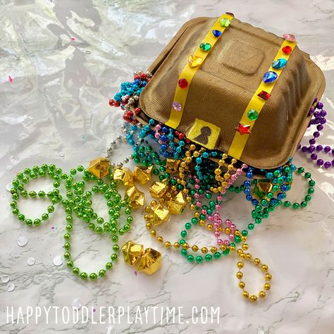 Treasure Chest Craft for Kids - HAPPY TODDLER PLAYTIME Smoothie Recipes For Toddlers, Treasure Chest Craft, Recipes For Toddlers, Chests Diy, Pirate Activities, Chest Ideas, Craft For Toddlers, Pirate Gifts, Treasure Bag