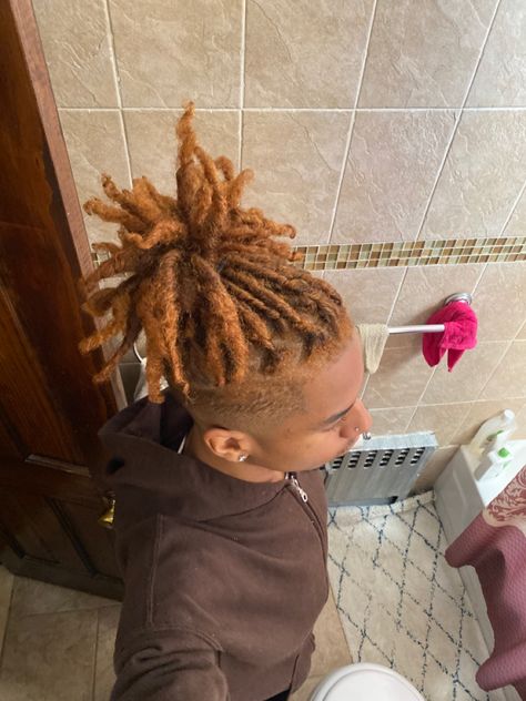 Ginger Dreads Black Man, Locs Hairstyles Black Man, Ginger Dreads Men, Tips Dyed Hair, Dreads Color, Ginger Locs, Dreads Short Hair, Cornrow Styles For Men, Hair Twists Black