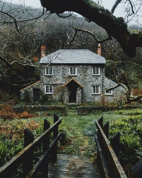 In The Middle Of Nowhere, Middle Of Nowhere, Stone Cottage, Old Stone, English Cottage, Stone House, Cozy Cottage, Pretty Places, Design Case