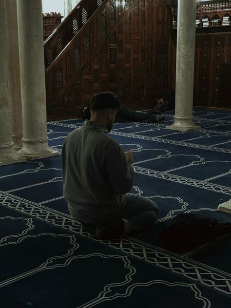 Islam Man Aesthetic, A Man On His Deen, Man Praying Aesthetic, Pray Aesthetics Islam, Islam Men Aesthetic, Praying Muslim Aesthetic, Mohammed Core, Praying Islam Aesthetic, Praying Aesthetic Islam