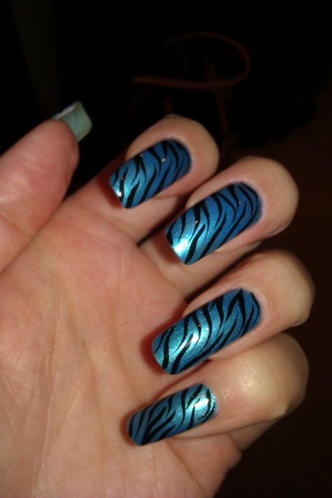 Blue Nails Grunge, Blue Emo Nails, Blue Zebra Nails, Tiger Print Nails, Lisa Frank Nails, Nails Stripes, Tiger Stripe Nails, 90s Nails, Cool Nails