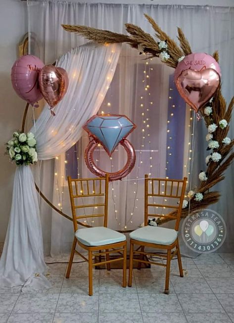 engagement engagmentparty engagmentpackdrops flowers semicircle love engagmentrings engagmentdecorationeftkasa_teamInstagram@eftkasateam For reservation or details kindly contact us01114301361 or send us a message through the inbox.📩 Engagement Decorations At Home, Simple Engagement Party Decorations, Diy Engagement Decorations, Home Decor Tips And Tricks, Decor Tips And Tricks, Engagement Balloons, Classy Wedding Decor, Engagement Stage Decoration, Classy Bachelorette Party