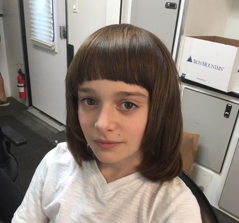 Why It's Impossible To Guess Whose Hair Is Real & Whose Is Fake In Stranger Things 2 #refinery29 https://www.refinery29.com/en-us/2017/11/179468/stranger-things-2-hair-wig-secrets Noah Meme, Hair Meme, Curly Crop, Stranger Things 2, Stranger Things Actors, Noah Schnapp, Cast Stranger Things, Stranger Things Aesthetic, Stranger Things Meme