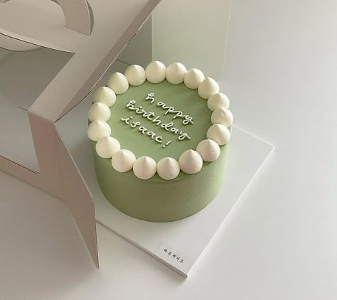 Pretty Cake Designs, Bolo Instagram, Heart Cake Designs, Vintage Cake Decorating, Green Birthday Cakes, Vintage Heart Cake, Green Birthday, Korean Cake, Green Cake