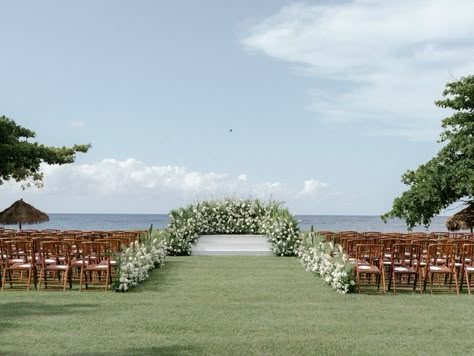 A Low-Key Luxury Wedding in Jamaica All White Flowers Wedding, Modern Neutral Wedding, Wedding Decor Neutral, Round Hill Jamaica, Wedding In Jamaica, Neutral Wedding Decor, Tropical Destination Wedding, Modern Chic Wedding, Wedding Salon