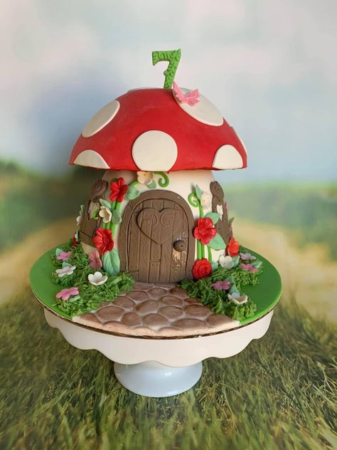 Mushroom House Cake, Mushroom Fairy Cake, Fairy Door Cake, Mushroom Cake Ideas, Mushroom Birthday Cake, Fairy House Cake, Woodland Fairy Birthday Party, Fairy Garden Cake, Mushroom Cake