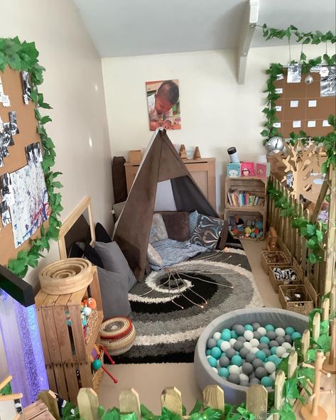 Cosy Corner Preschool, Cozy Area Ideas Preschool, Book Corner Curiosity Approach, Reggio Cozy Corner, Book Corner Eyfs, Kindy Room Set Up Early Childhood, Childminding Room, Reggio Emilia Cozy Corner, Autumn Eyfs Activities