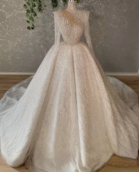 Islam Wedding Dress, Wedding Dresses High Neck, Shiny Wedding Dress, Unusual Wedding Dresses, Queen Wedding Dress, Dresses High Neck, Vintage Style Wedding Dresses, Long Sleeve Bridal Gown, Bride Dress Simple