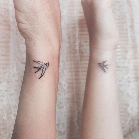 Tattoos For Mother Daughter, Mom And Dad Tattoo For Daughter, Daddy And Daughter Tattoos, Tattoos For Mother, Mother Daughter Tat, Dad Daughter Tattoo, Mother Daughter Symbol, Daughter Tattoo Ideas, Mommy Daughter Tattoos