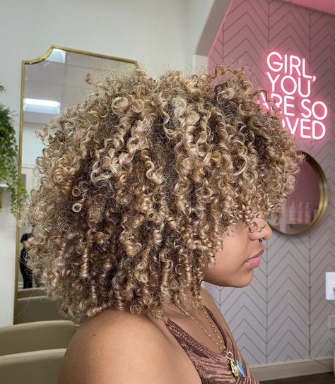 4c Natural Hair Color Ideas, 4b Highlights Natural Hair, Dimensional Blonde Curly Hair, Blonde 4a Hair, Golden Blonde Curls, Blond Natural Hair Black Women, Ash Blonde Curly Hair Black Women, Blonde 4b Hair, Blonde 3c Hair