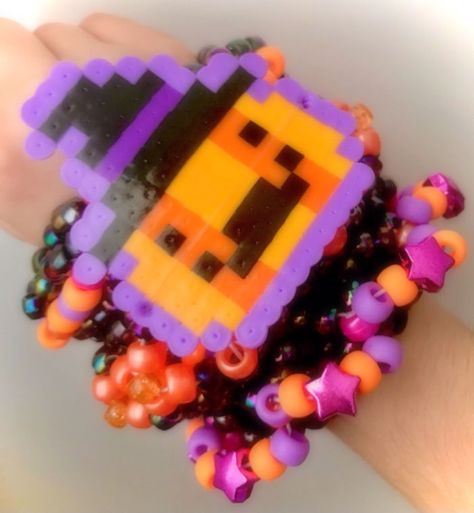 Horror Kandi, Halloween Kandi, Rave Kandi Ideas, Scene Kandi, Pony Bead Crafts, Kandi Kid, Kandi Cuff, Diy Perler Bead Crafts, Kandi Bracelets