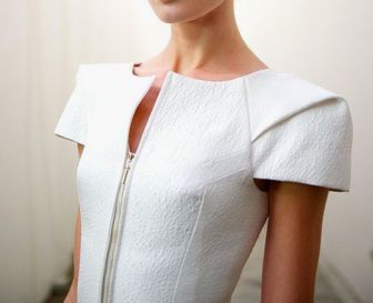 Architectural Fashion, Detail Couture, Clothing Details, Sleeves Pattern, White Fashion, Fashion Sewing, Fashion Details, Dress Patterns, Look Fashion