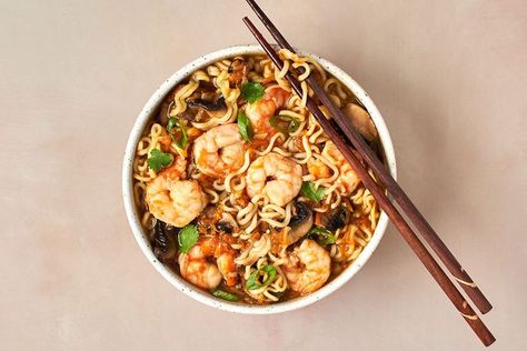 Easy Shrimp Ramen Recipe: How to Make It Easy Shrimp Ramen, Shrimp Ramen Recipes, Ramen Ingredients, Shrimp Ramen, Ramen Recipe, Garlic And Ginger, Seafood Soup, Easy Shrimp, Ramen Recipes