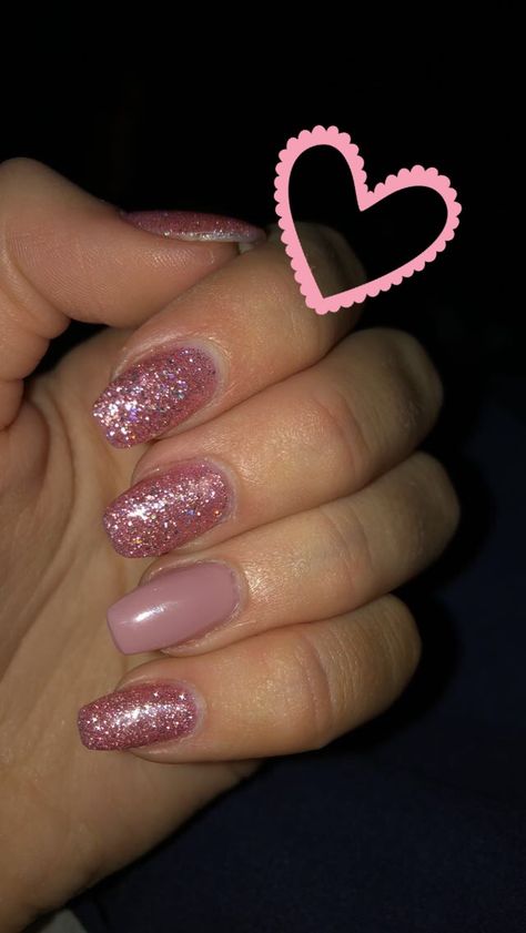 Pink sparkle nails with alternate pink ring finger- short coffin Pink Sparkle Nails Short, Nails Pink Sparkle, Fancy French Manicure, Maternity Nails, Manicure Sparkle, Pink Sparkle Nails, Sparkle Lipstick, Accent Nail Designs, Prom Nails Red