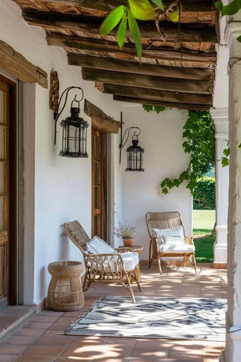 Small Front Porch Decor, Small Front Porch, Front Porch Design, Small Courtyards, Casas Coloniales, Small Front Porches, Small Farmhouse, Porch Design, Mediterranean Homes