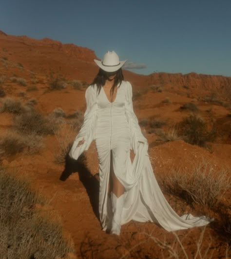 desert elopment, desert bride, desert elopement, bridal photos, western wedding, Winter Desert Photoshoot, Desert Dress Photoshoot, Vintage Cowgirl Photoshoot, Desert Cowgirl Photoshoot, Desert Cowgirl Aesthetic, Western Style Photoshoot, Western Vintage Aesthetic, Desert Aesthetic Fashion, Western Fashion Editorial