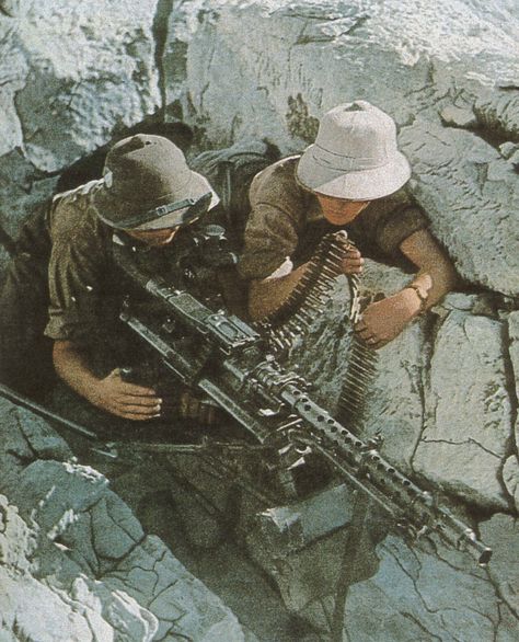 German machine gun nest, North Africa, circa 1941-1943.This either the MG 34, firing 850 rounds per minute or the MG 42, firing 1550 rounds per minute.Deadly beast! Afrika Corps, Mg 34, North African Campaign, German Helmet, Ww2 Soldiers, Germany Ww2, German Soldiers Ww2, Wwii Photos, Military Uniforms