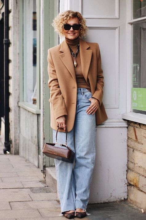 Camel Blazer Outfit, Camel Coat Outfit, Camel Blazer, Wife Style, Elegante Y Chic, Beige Blazer, Trendy Swimwear, Loose Fit Jeans, Camel Coat