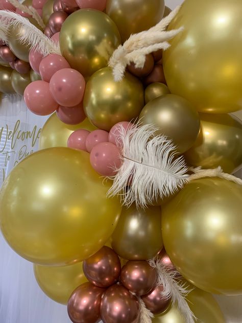 Balloon Garland With Feathers, Prom Balloons, Ostrich Feather Centerpieces, Pearl Balloons, Women's Conference, Feather Centerpieces, Wedding Backdrop Decorations, Wedding Giveaways, Just Engaged