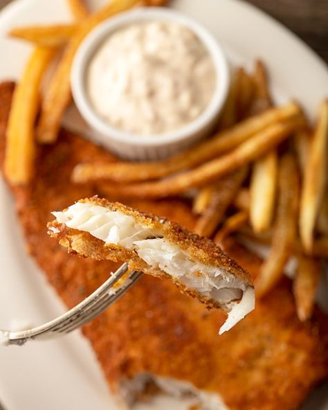 Fried Flounder with Homemade Tartar Sauce - Fried Flounder Recipe Fried Flounder Recipes Simple, Flounder Fish Recipes Skillet, Ways To Cook Flounder, Crispy Flounder Recipes, Airfryer Flounder Recipe, Fried Flounder Recipes Fish Fry, Oven Fried Flounder Recipes, Flounder Fish Recipes Fried, Air Fried Flounder