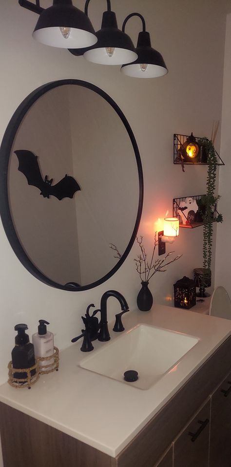 Halloween bathroom decor Halloween Themed Bathroom, Halloween Bathroom Aesthetic, Bathroom Decor Halloween, Halloween Bathroom Decor Ideas, Apartment Basics, Goth Bathroom Ideas, Halloween Bathroom Ideas, Halloween Decorations Bathroom, Bathroom Halloween Decor