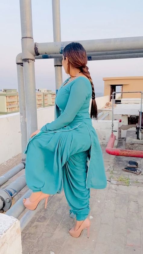 Punjabi Girl, High Hills, Patiyala Dress, Salwar Pattern, Punjabi Outfits, Hot Dresses Tight, Beautiful Pakistani Dresses, Patiala Salwar, Cotton Suits