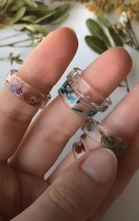 Diy Resin Phone Case, Seni Resin, Diy Fleur, Flower Resin Jewelry, Pressed Flower Crafts, Floral Resin, Resin Rings, Resin Crafts Tutorial, Diy Resin Projects