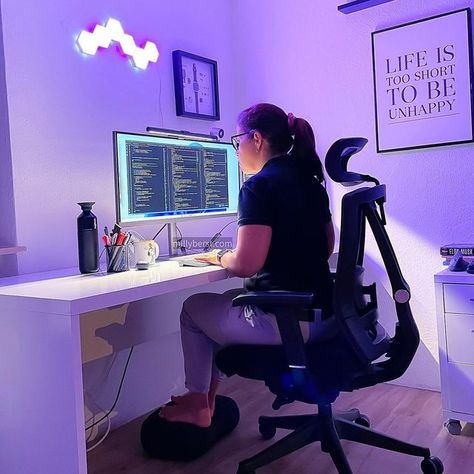 Milly Berst Web Developer on Instagram: "Happy Tuesday Friends 👋 Long day but productive 💪🏼. What about your day? Have a great day || everything #developerlife millyberst.com milly@millyberst.com 👩🏻‍💻 👩🏻‍💻 #developer #developersetup #programmer #programming #femalecoders #womenintech #techgirl #softwareengineers #shopifydeveloper #webdevelopment @millywebdeveloper #millyberst #websitelatenbouwen #programadora #zzper #websolutions #javascriptdeveloper #deskinspiration #setupinspo #fullst Female Software Developer, Programmer Girl, Tech Girl, Web Technology, Desk Inspiration, Work Motivation, Office Setup, Home Office Setup, Photo To Video