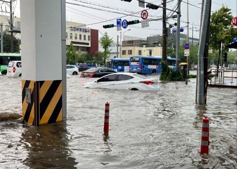 Seoul residents to receive early flash flood warnings via new forecast system - The Korea Times Gangnam District, Flash Flood, Flood Barrier, Evacuation Plan, Flood Warning, History Events, Flood Damage, Moving Water, Higher Ground