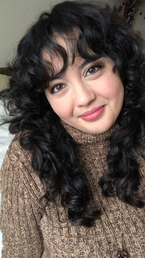 Curly Shag Haircut Round Face, Naturally Curly Shag Haircut, Haircut On Curly Hair, Baby Bangs Long Hair, Corte Mullet, Curly Shag, Shag Hair, Curly Shag Haircut, Haircut 2023