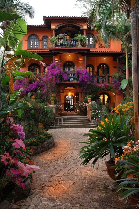 Hacienda Design inspiration. Tuscan Houses, Front Yard Gardens, Style Hacienda, Treehouse Living, Hacienda Homes, Mediterranean Aesthetic, Expensive Homes, Mexican Hacienda, Hacienda Style Homes