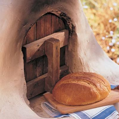 How to build Sunset's classic adobe oven Use these step-by-step instructions to build a rustic outdoor oven Adobe Oven, Pizza Oven Plans, Build A Pizza Oven, Cob Oven, Oven Diy, Diy Pizza Oven, Stone Oven, Brick Pizza Oven, Diy Pizza