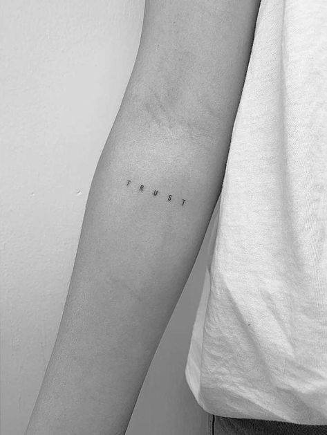 Girl Neck Tattoos, Tatuagem Masculina Pequena, Hippie Tattoo, Palm Tattoos, Triangle Tattoos, Initial Tattoo, Subtle Tattoos, Small Tattoo Designs, Tattoo Trends