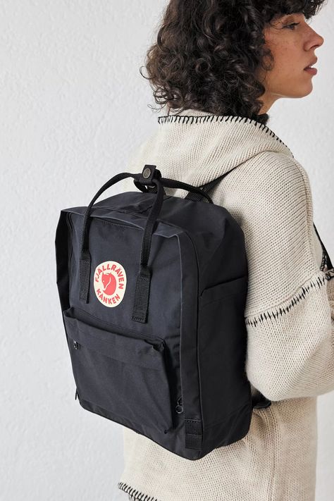 Iconic Kanken backpack by Fjallraven is a Scandinavian design classic dating back to 1978. Built to bear the blows of mountains, playgrounds, and commutes alike. Finished with top carry handles, a zip opening, two side pockets, zippered front pouch, and adjustable straps. Reflective badge to the front. Sac A Dos Aesthetic, Fjallraven Kanken Backpack Outfit, Black Kanken Backpack, Fjallraven Kanken Black, Mochila Fjallraven Kanken, Kanken Classic, Fjallraven Women, Backpack Fjallraven, Fjällräven Kånken