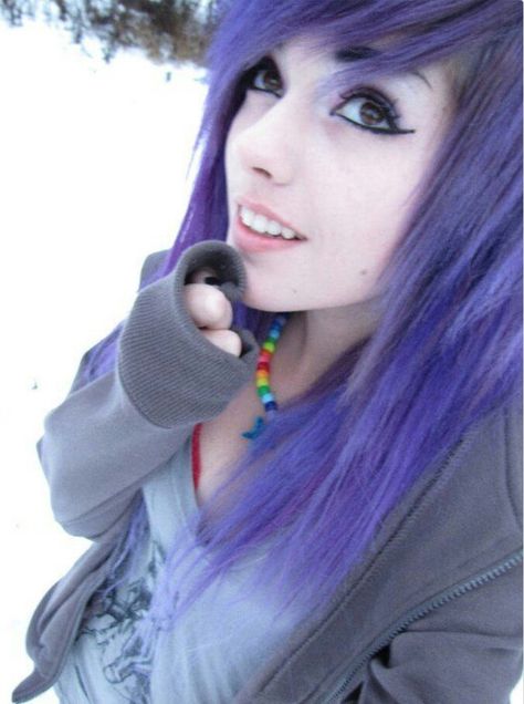 Purple scene hair Red Scene Hair, Leda Muir, Emo Scene Hair, Scene Girl, Pastel Pink Hair, Lilac Hair, Long Gray Hair, Hair Color Purple, Emo Hair