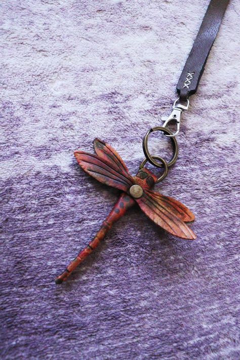 Dragonfly keychain template You can use it as a key chain, bag ornament, buckle, earring, handmade collectible, handmade gift. Leather Dragonfly PDF PATTERN , DIY Read before you buy! THIS IS A DIGITAL DOWNLOAD, not a physical item! You can see the finished product samples in the product photos. For yourself and your loved ones. How To: A step-by-step photo list will help you after purchase. Leather Dragonfly keychain Size: 95mm*95mm - 3,74 inç*3,74 inç - 9,5cm*9,5 cm -- Key Chain Template, Keychain Leather Handmade, Dragonfly Character, Leather Dragonfly, Keychain Template, Dragonfly Keychain, Dragonfly Pattern, Keychain Pattern, Keychain Leather