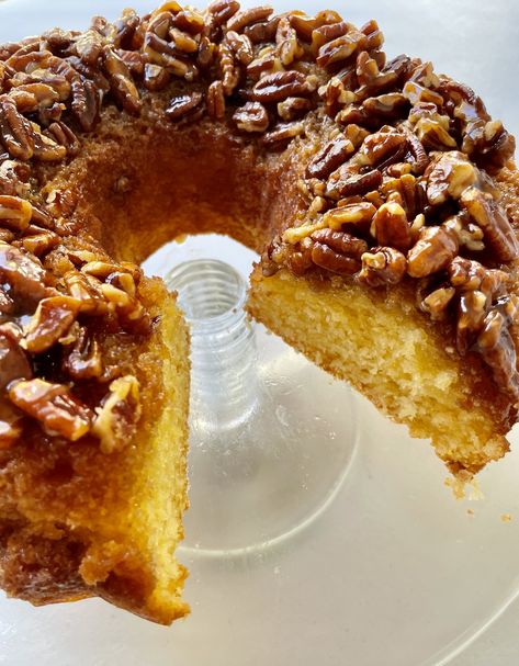 Upside Down Pecan Cake - Dang That's Sweet Butter Pecan Upside Down Cake, Caramel Pecan Upside Down Cake, Pecan Upside Down Cake Recipe, Upside Down Pecan Cake, Only A Monster, Pecan Carrot Cake, Pecan Pie Cake Recipe, Dessert Business, Classic Pecan Pie