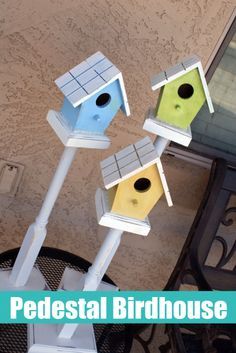 I want to make some of these for my front porch.  Too cute!  Can't actually use bird seed though... or Diddy would kill all the little birds dumb enough to go near them... Diy Pedestal, Bird Feeder Stands, How To Build Abs, Birdhouse Projects, Bird House Plans, Bird House Kits, Bird Aviary, Bird Houses Painted, Diy Birds