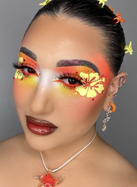 Hawaiian Makeup Look Eye, Yellow Makeup Ideas, Hibiscus Flower Eye Makeup, Flower Eye Makeup, Makeup Inspired By Fruits, Flower Petal Eye Makeup, Weird Makeup, Festival Eye Makeup, Editorial Flower Makeup