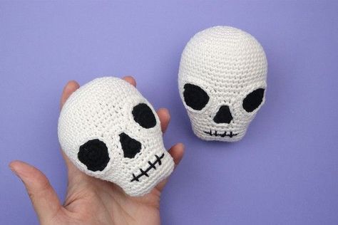 Get all ghoulish this Halloween with our skull crochet pattern, complete with instructions to make it a day of the dead skull too! Free Skull Crochet Patterns, Skull Crochet Pattern Free, Crochet Skull Pattern, Skull Crochet Pattern, Creepy Crochet, Crochet Halloween Decorations, Skull Crochet, Crochet Skull Patterns, Crochet Newsboy Hat