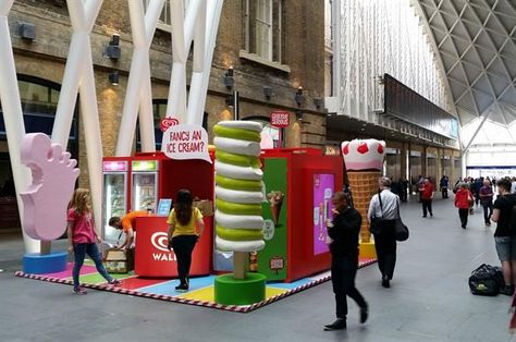 Walls' ice cream store has popped up at King's Cross station Walk Up Ice Cream Shop, Ice Cream Exhibition Booth Design, Walls Ice Cream, Koala Exhibit, Brand Activation Ideas, Hot Pickles, Ice Cream Factory, Kings Cross Station, Event Agency