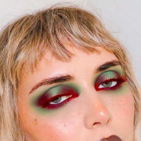 Red And Green Makeup Looks, Makeup Looks 2024, Red Eye Looks, Red Eye Makeup Looks, Makeup For Red Hair, Red Eye Look, Red Mascara, Red Lashes, Serum Concealer