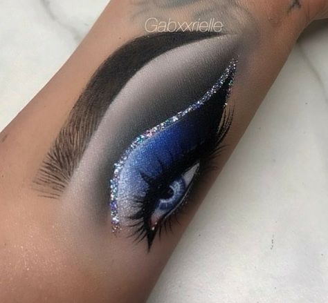 Sparkle Blue Eye Makeup, Silver And Blue Eyeshadow Looks, Navy Blue Glam Makeup, Blue Black Eye Makeup, Navy Blue Quince Makeup, Cinderella Makeup Looks, Royal Blue Eyeshadow Looks, Blue Cut Crease Eyeshadow, Royal Blue Eye Makeup