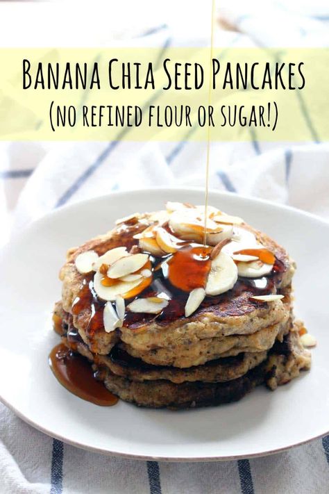 Banana Chia Seed Pancakes | Hearty, delicious, and fluffy banana pancakes with chia seeds added, made with whole wheat flour and sweetened with honey. A healthy, energy boosting breakfast! Energy Boosting Breakfast, Chia Seed Pancakes, Fluffy Banana Pancakes, Banana Pancake Recipe, Breakfast Alternatives, Paleo Kitchen, Banana Pancake, Dessert Healthy, Chia Seed Recipes