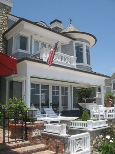 Balboa Island, I can see myself there Balboa Island, Coastal Style Decorating, Dream Beach Houses, Beach Homes, Fun Beach, Beach House Style, Beach Cottage Style, Coastal Farmhouse, Beach Living