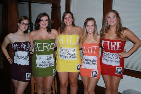 Best Halloween costumes ever. Love these girls. #tacobell Halloween Fits, Best Halloween Costumes Ever, Spirit Week Outfits, Punk Makeup, Clever Halloween Costumes, Duo Halloween Costumes, Best Halloween Costumes, Pretty Halloween, Matching Costumes