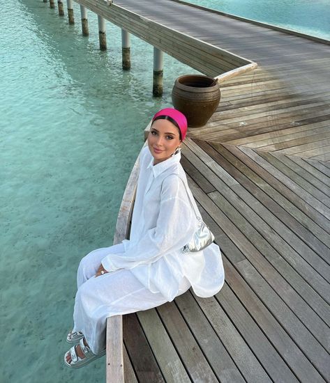 Beach Wear Hijab Style, Modest Beach Holiday Outfits, Maldives Modest Outfit Ideas, Modest Resort Wear, Modest Vacation Outfits Beach, Beach Modest Outfit, Hijabi Vacation Outfits, Beach Outfit Modest, Modest Beach Wear