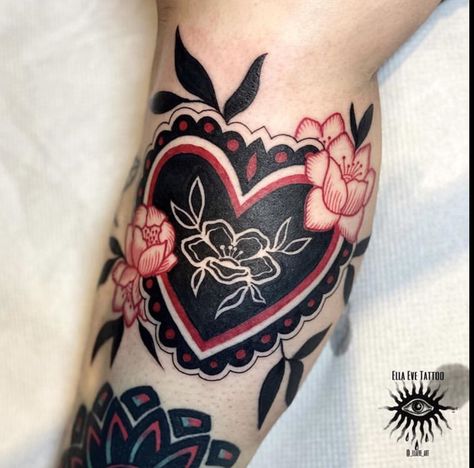 Red Traditional Tattoo, Traditional Tattoo Outline, Traditional Heart Tattoos, Frank Turner, Black Heart Tattoos, Mexico Tattoo, Flash Drawing, Red Heart Tattoos, Sacred Heart Tattoos